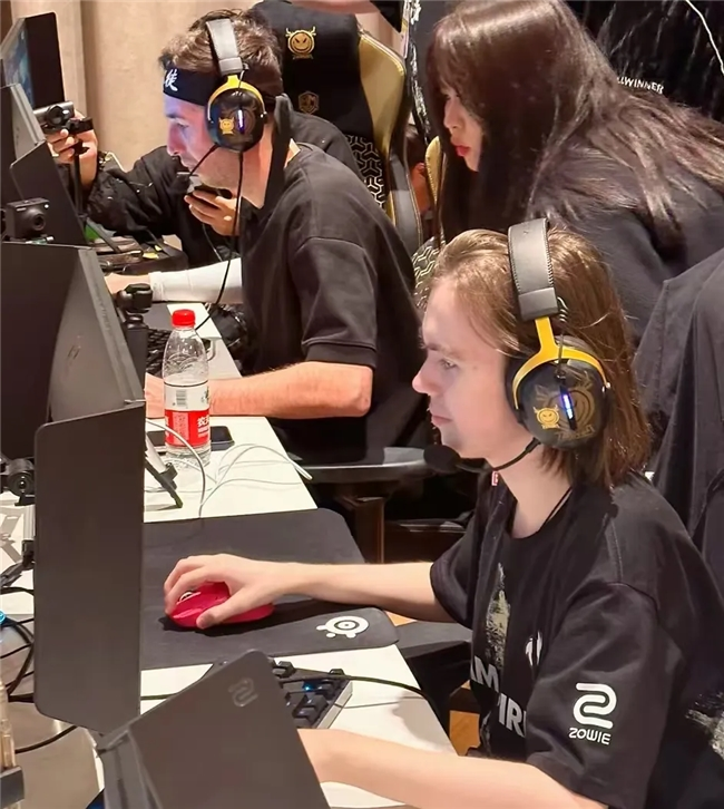 【赛后战报】不斩无名辈！LGD爆冷2：1击败BLG收官定组赛